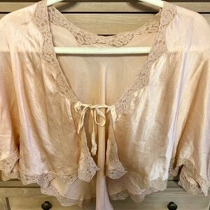 Vintage 1950’s Peach Lace-Trimmed Bedjacket